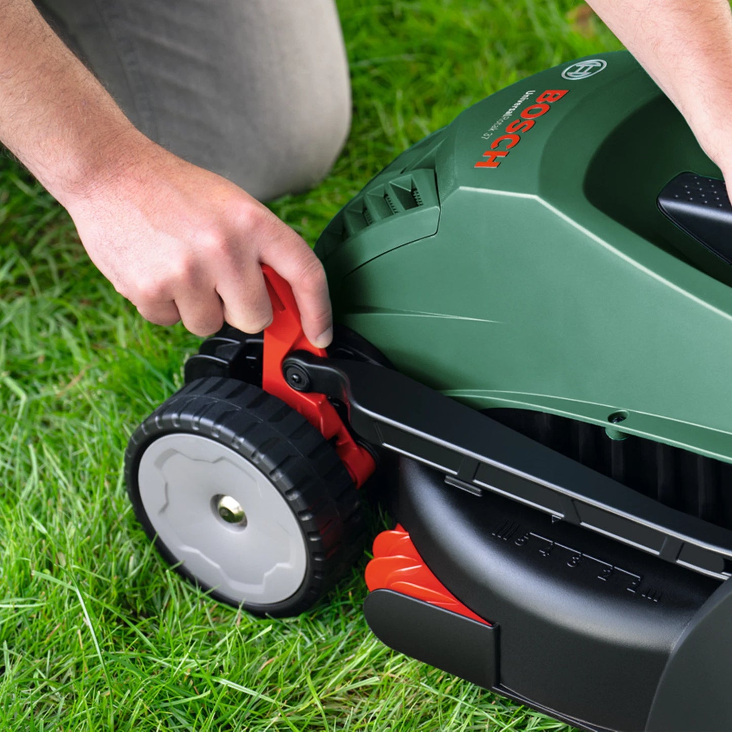 Bosch 1400W Corded Electric Lawn Mower 10m Cable 40L Grassbox UniversalRotak37n